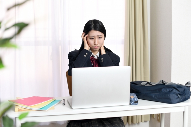 疑問を即座に解消し学習意欲を高める現役講師による手厚いサポート体制