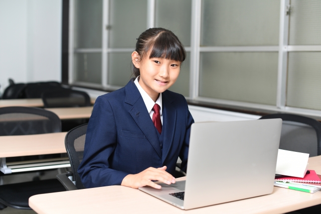 現役高校教師の視点を取り入れた中学生向けオンライン塾の質の高め方